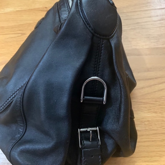 Tod’s black leather shoulder bag - Picture 8 of 8